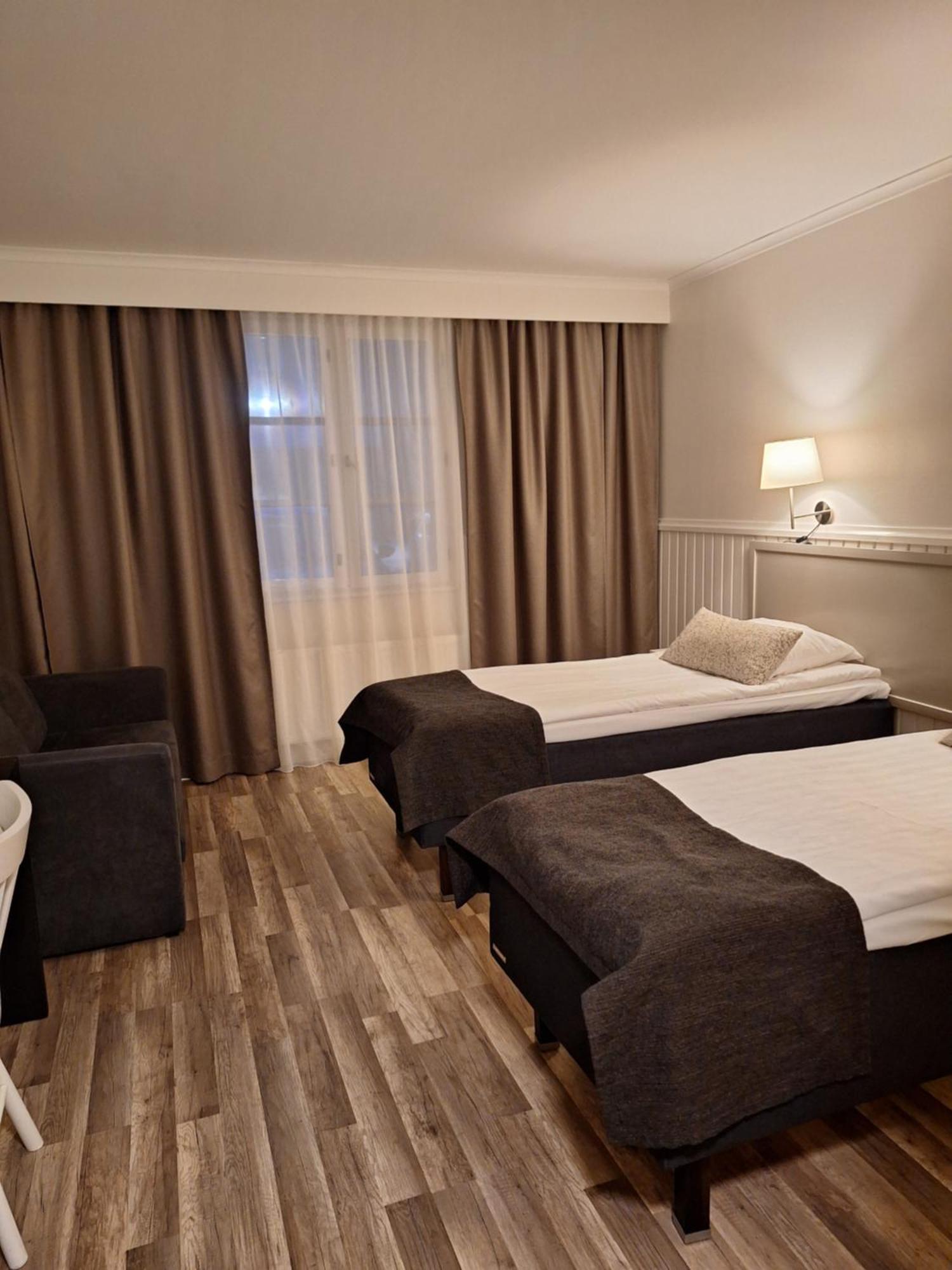 Juthbacka Hotell Uusikaarlepyy Exterior photo